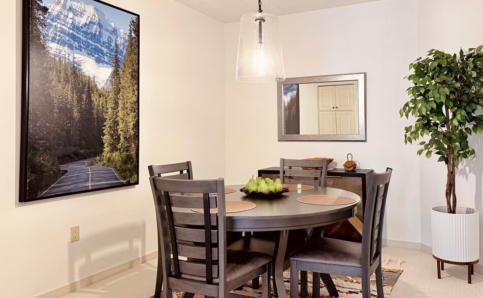 Building Photo - 1325 S Hwy 89