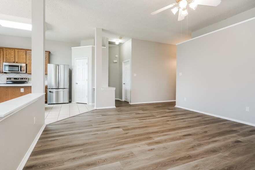 Building Photo - 8504 Rock Creek Dr
