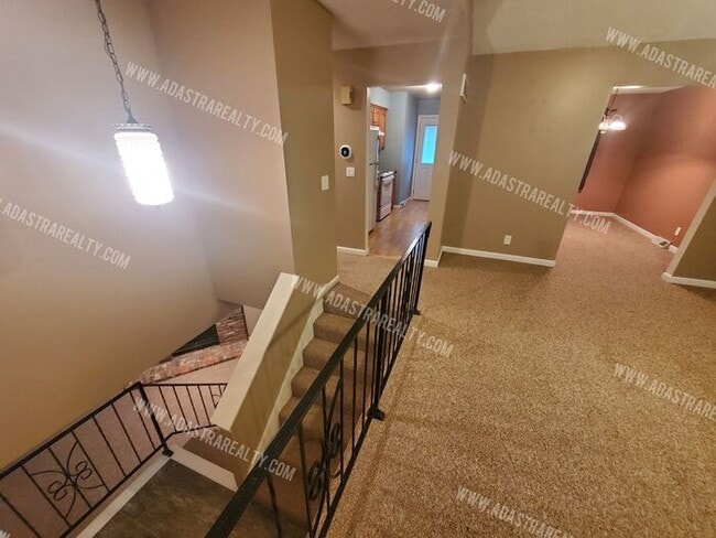 Building Photo - Beautiful Hard to Find Duplex in Olathe No...