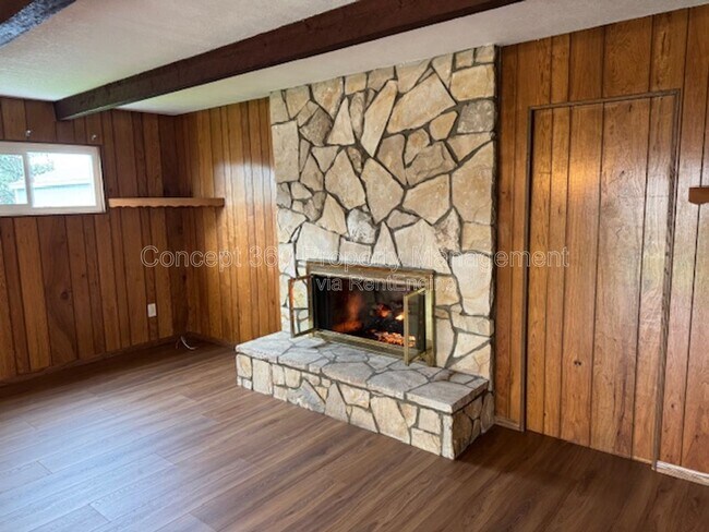 Building Photo - 20915 S Menlo Ave