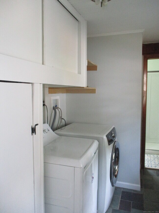 Building Photo - 10 Leuvine St