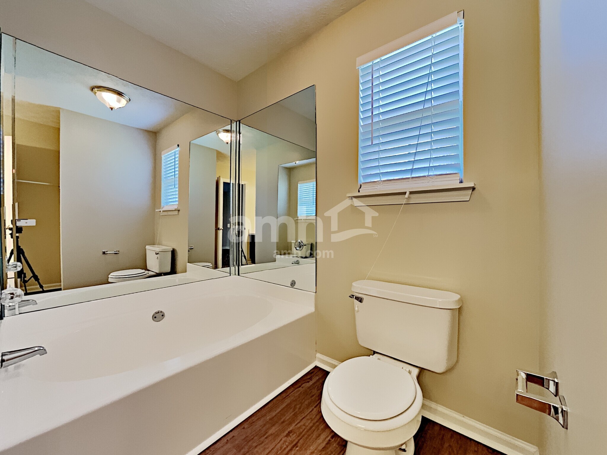 Building Photo - 227 Starlyn Dr