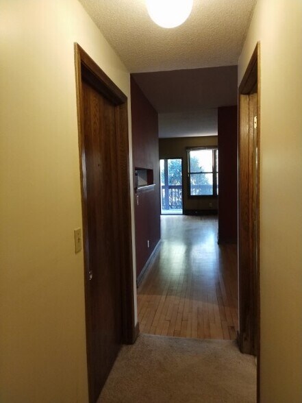Building Photo - 570 Laurel Ave