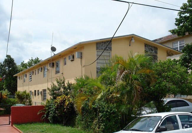 Building Photo - 2102 SW 3rd St