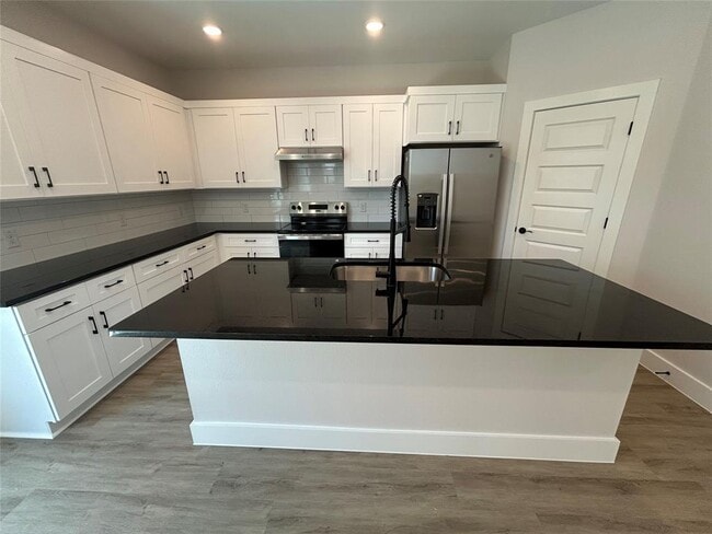 Building Photo - 7601 Bow Ct