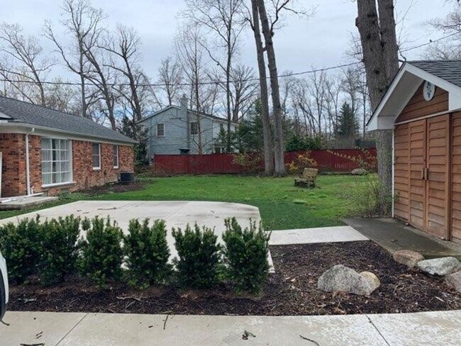 Building Photo - 24975 Franklin Park Dr
