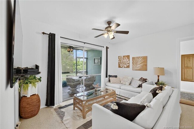 Building Photo - 262 SE Monterey Ave