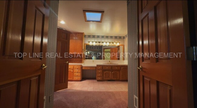 Building Photo - Beautiful Country Custom Home For Rent in Corcoran!