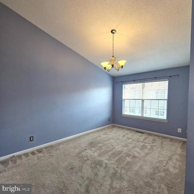 Building Photo - 8202 Catbird Cir