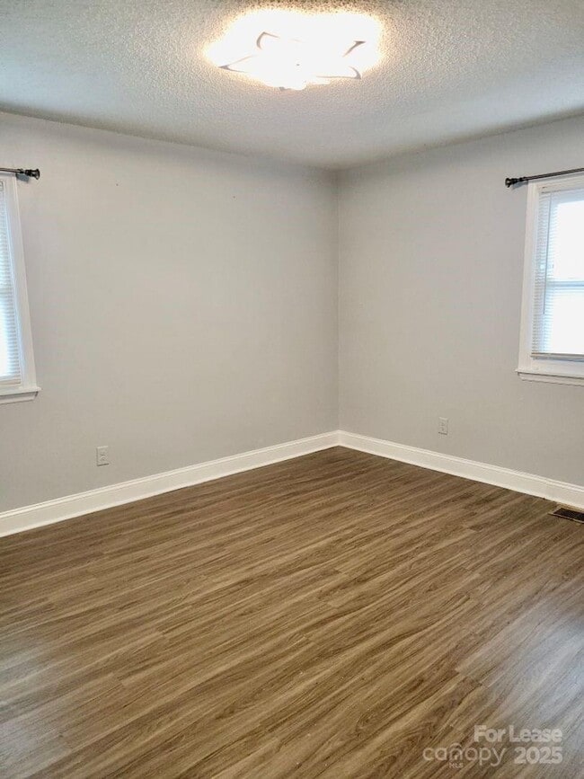 Building Photo - 1531 Longleaf Dr