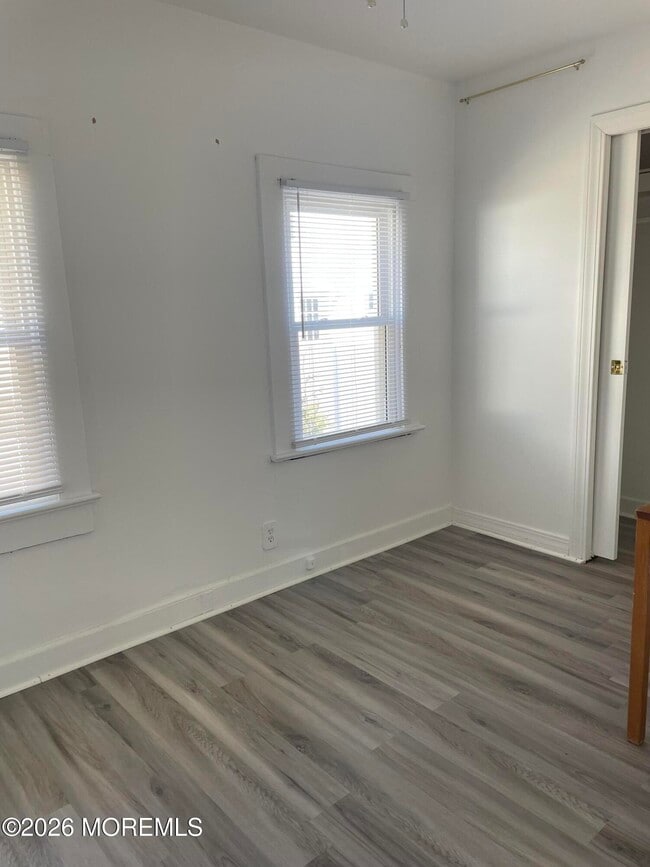 Building Photo - 237 Seabreeze Ave