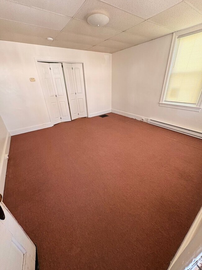 Building Photo - 1 Bedroom Apt in West York!