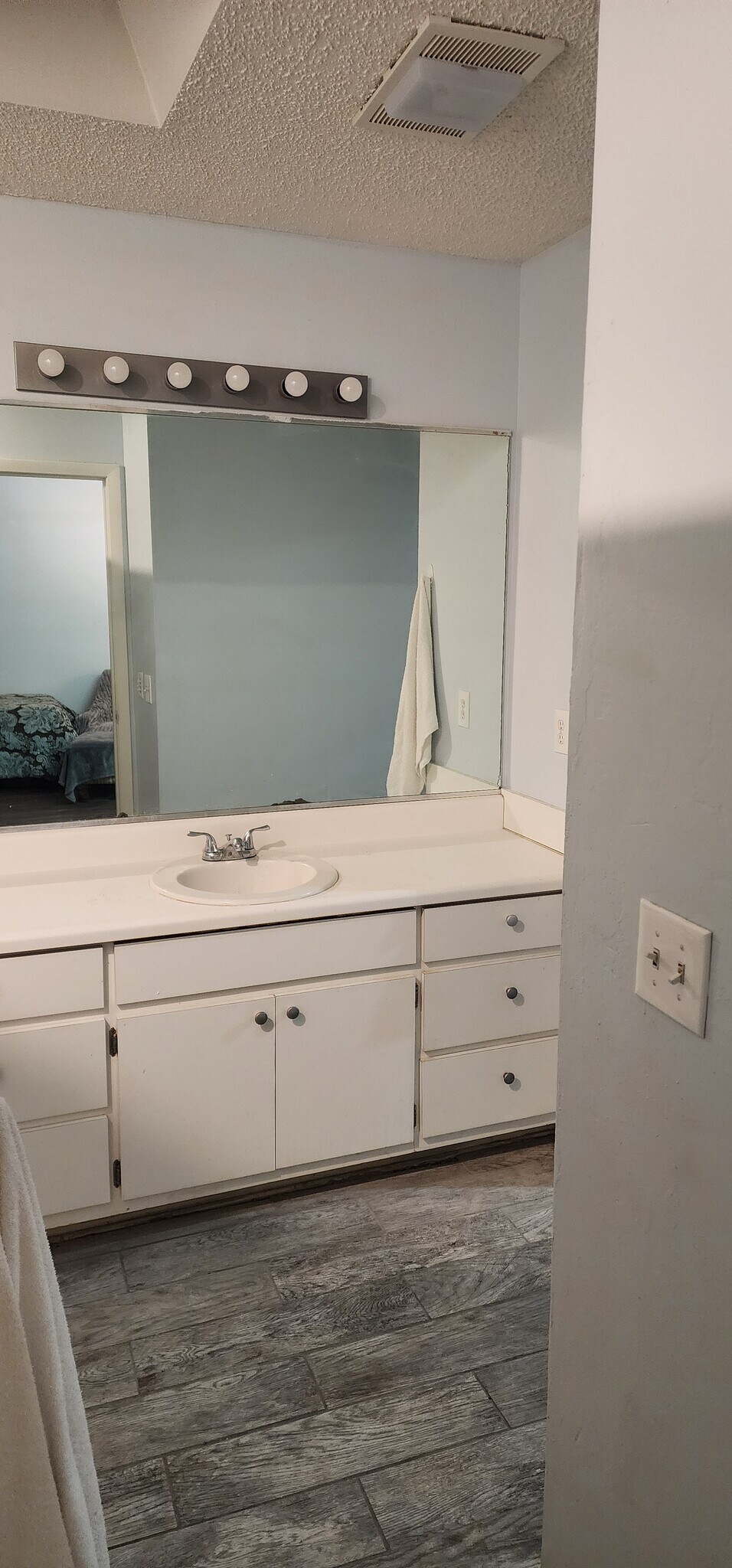 Building Photo - 147 SE Wilderness Dr