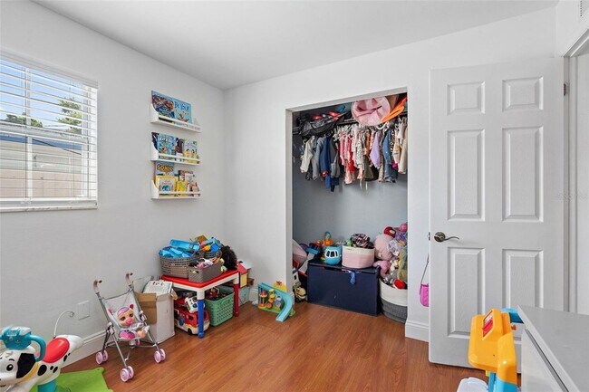 Building Photo - 5542 19th Ave N