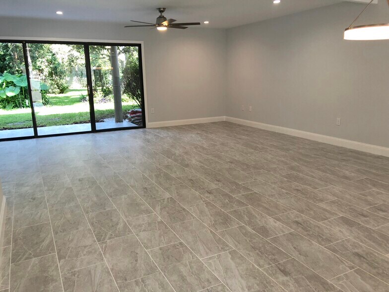 Building Photo - 7940 Los Robles Ct