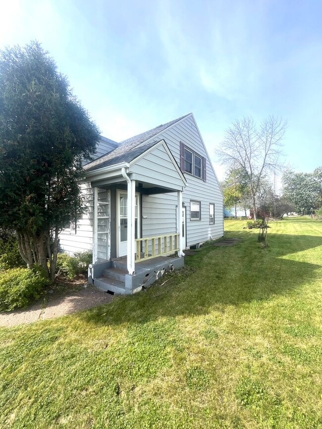 Building Photo - 1913-1915 Woodland Ave