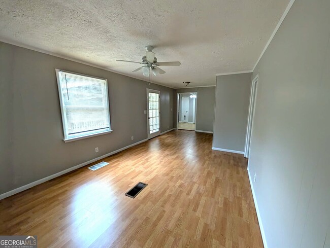 Building Photo - 218 Wallis St