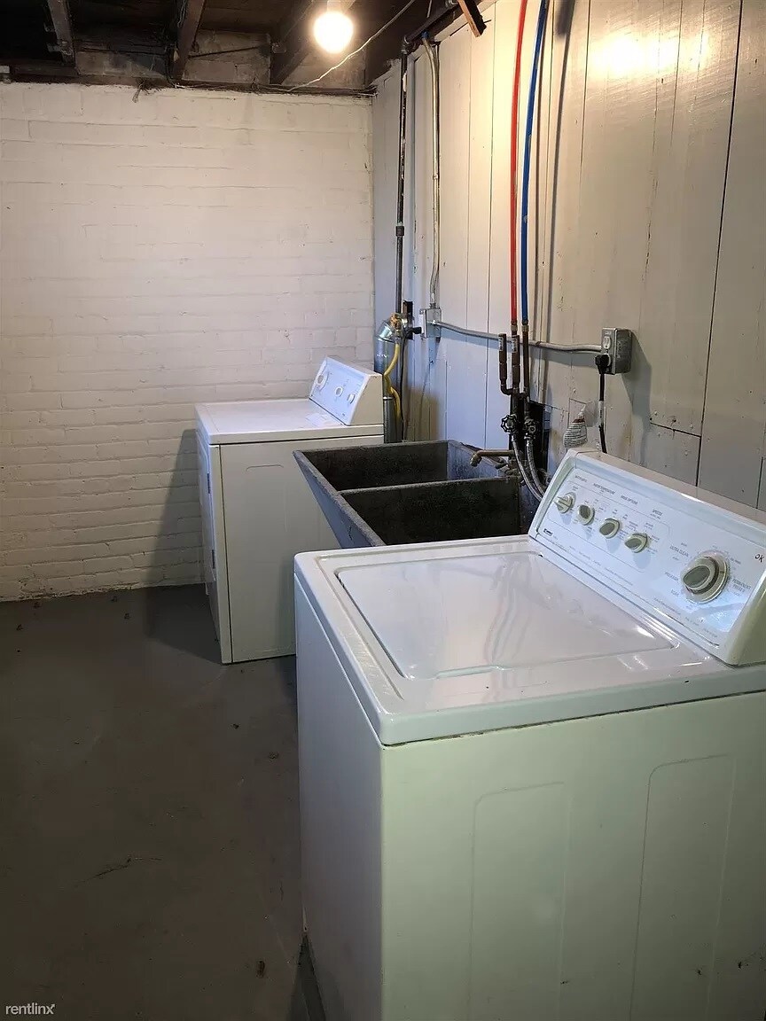 Designated laundry room (not shared with other tenants) - 865 Blaine St