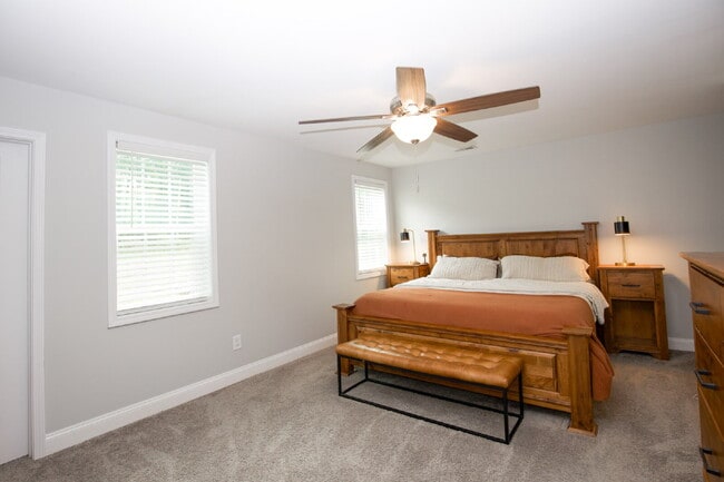 Building Photo - Charming 3-bedroom, 2.5-bath home nestled in the heart of Carthage