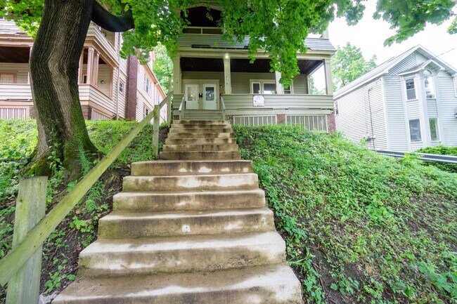 Building Photo - 716-718 Euclid Ave