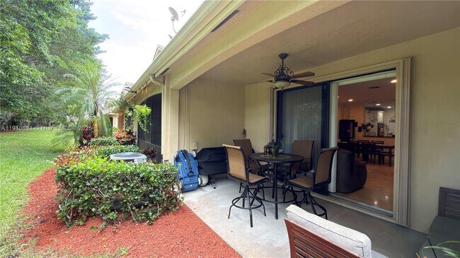 Building Photo - 3887 Tree Top Dr