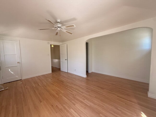 Building Photo - 2-Story 2BR 1.75 BA Duplex