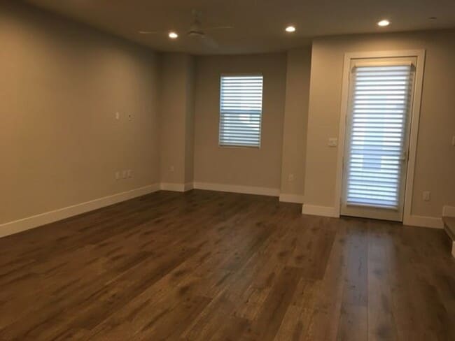 Building Photo - Heirloom Townhome