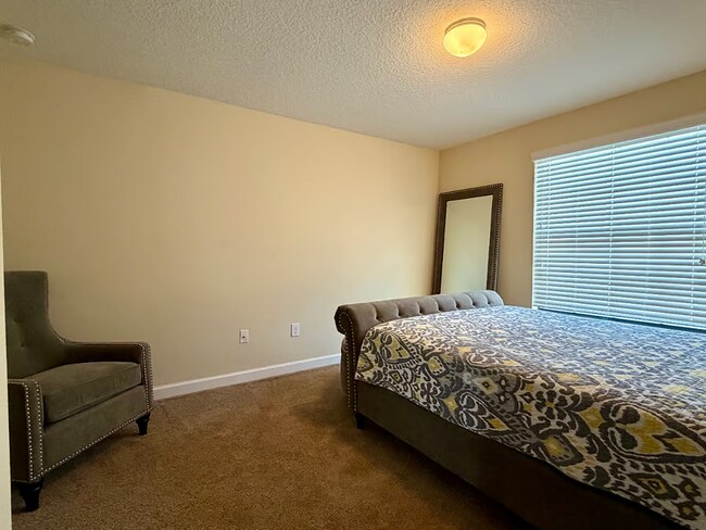 Building Photo - 3,261 SF Fully Furnished 5-Bed Gem | Just Bring Your Suitcase!