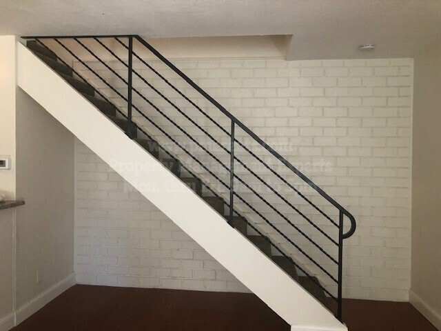 Building Photo - 1235 Pinetree Dr