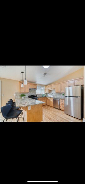 Building Photo - 3062 NW Kelly Hill Ct