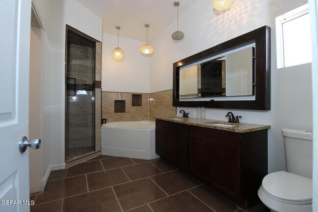 Building Photo - 561 Agua De Mar