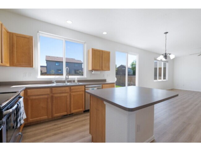 Building Photo - Stunning 2 story home in Painted Sky