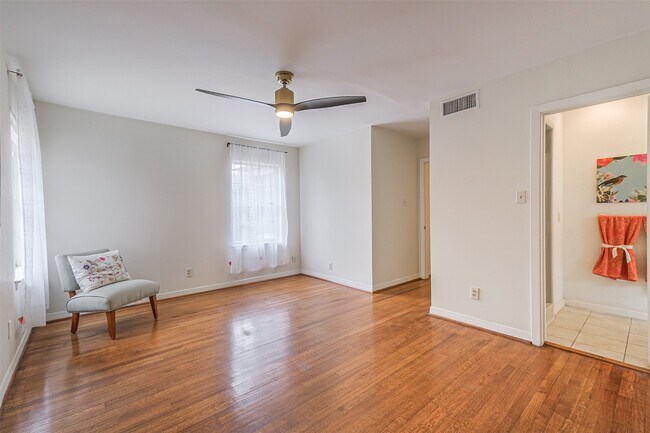Building Photo - 2601 Briarhurst Dr