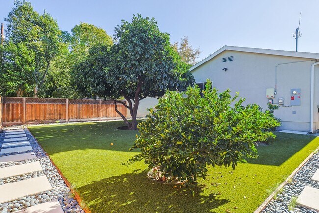 Building Photo - Amazing 4-bedroom + 3-bathroom house in Ma...