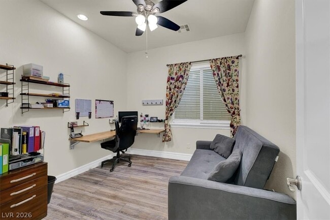 Building Photo - 9936 Wildhorse Cyn Ave