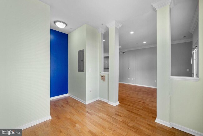 Building Photo - 4860 Eisenhower Ave