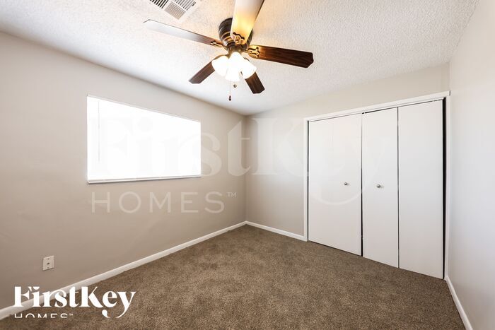 Building Photo - 2118 W Montebello Ave