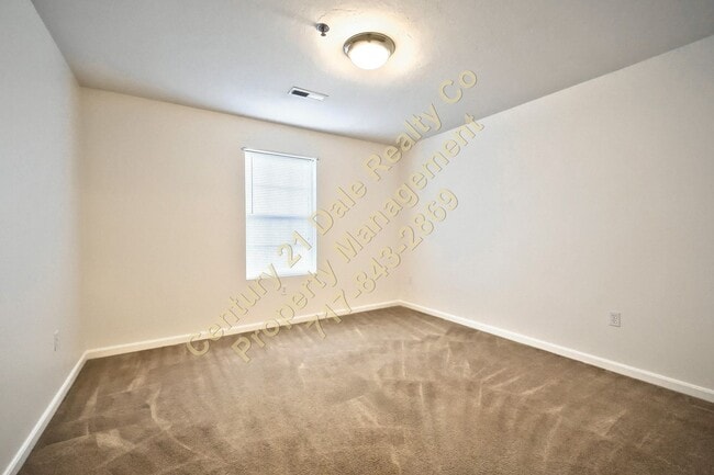 Building Photo - Large 2 Bedroom 1 Bath All One Level Apartment in Hellam PA