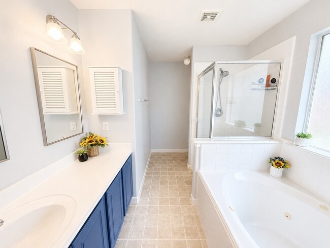 Building Photo - 15842 Little Miss Creek Dr