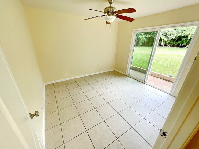 Building Photo - Spacious 1-Bedroom Ground Floor Unit in So...