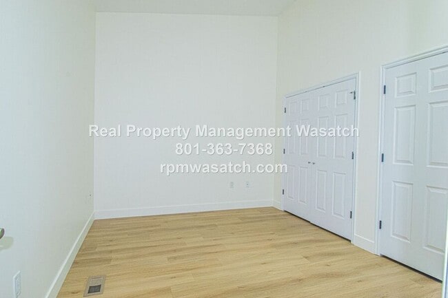 Building Photo - 25 Clubhouse Dr