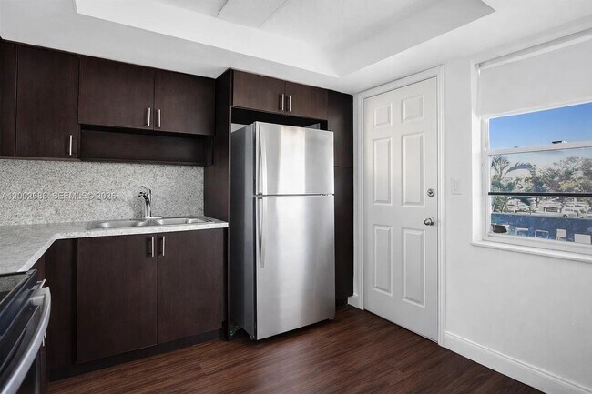 Building Photo - 1501 NE Miami Gardens Dr