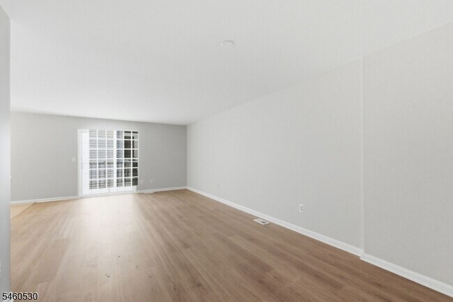 Building Photo - 125 Smithfield Ct