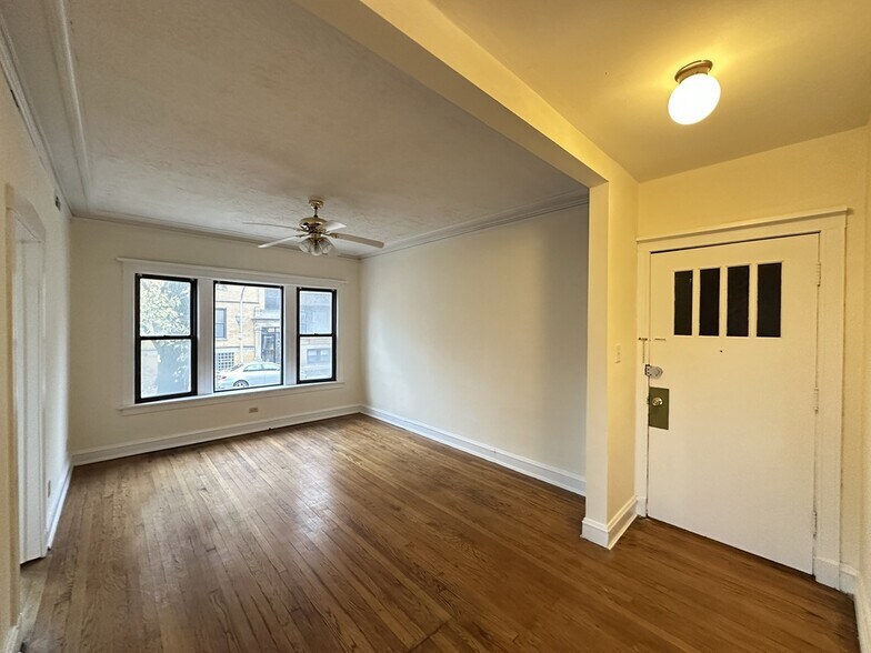 Building Photo - 3958 N Janssen Ave