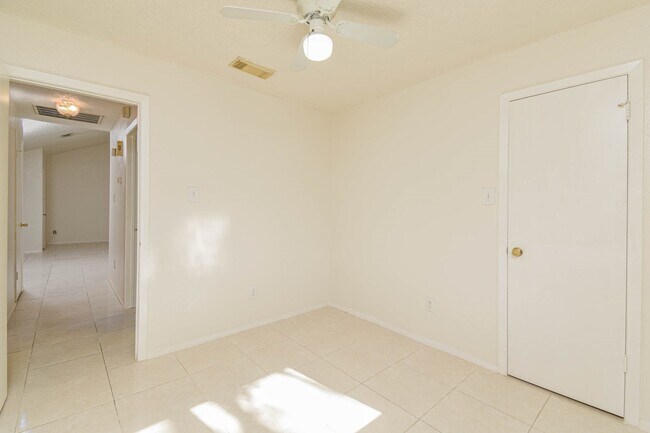 Building Photo - 10927 Spanish Grant Dr