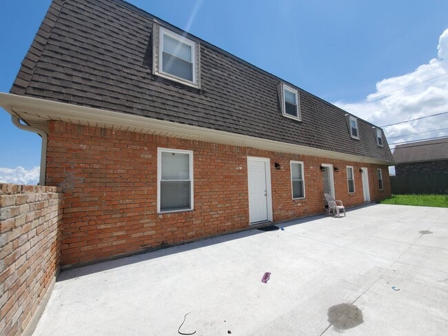 Building Photo - 3509 Golden Dr