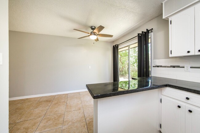 Building Photo - 2 Bedroom Apt. in Prime Location - Newly R...