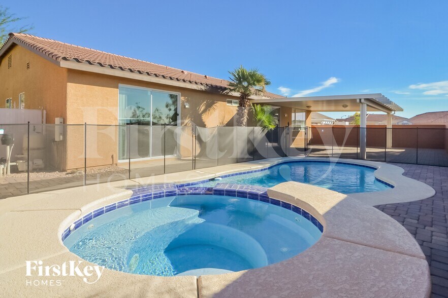 Building Photo - 989 Pearl Peak St