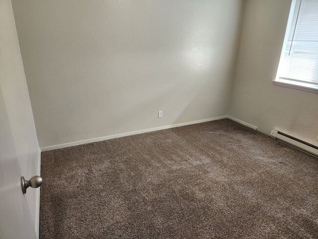 Building Photo - Nice 2 Bedroom with Garage.