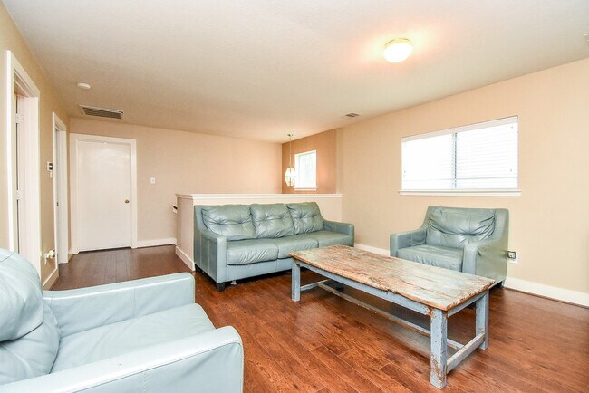 Building Photo - 10735 Cobblecreek Way